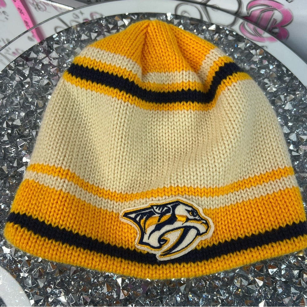 Rebook Nashville Predators hat knitted Knit Beanie - Yellow & Cream